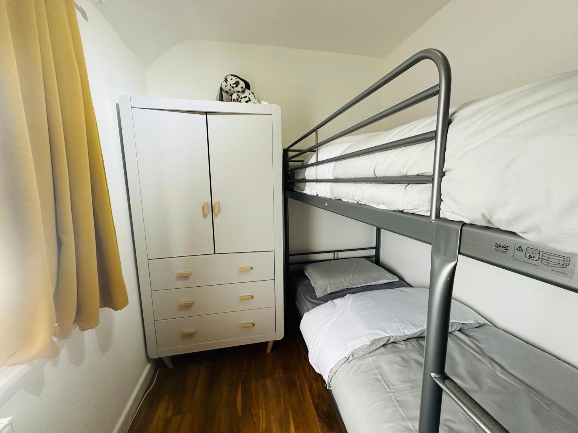 Beautiful Home In London With Easy Access To Central London 萨顿 外观 照片
