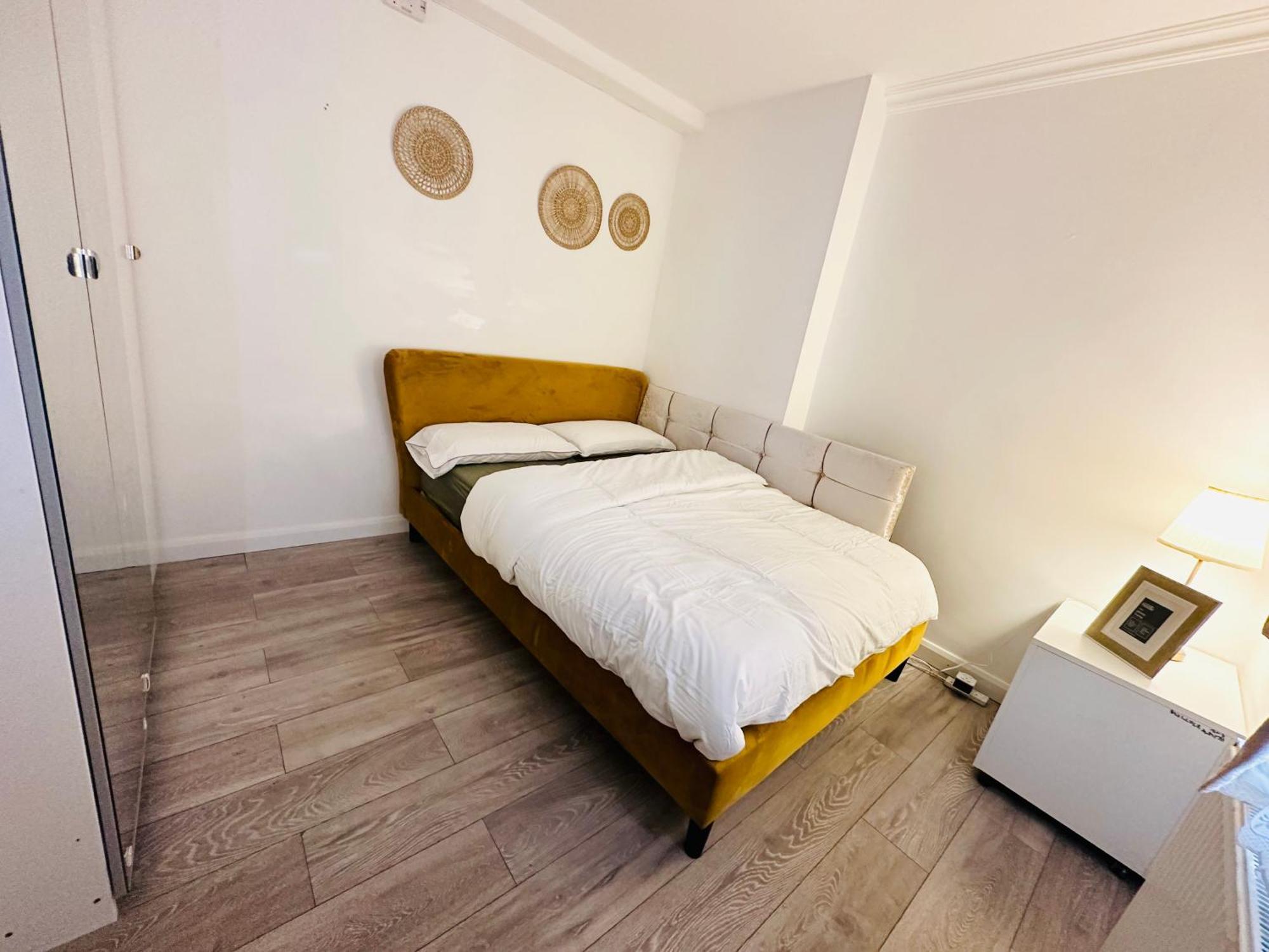 Beautiful Home In London With Easy Access To Central London 萨顿 外观 照片