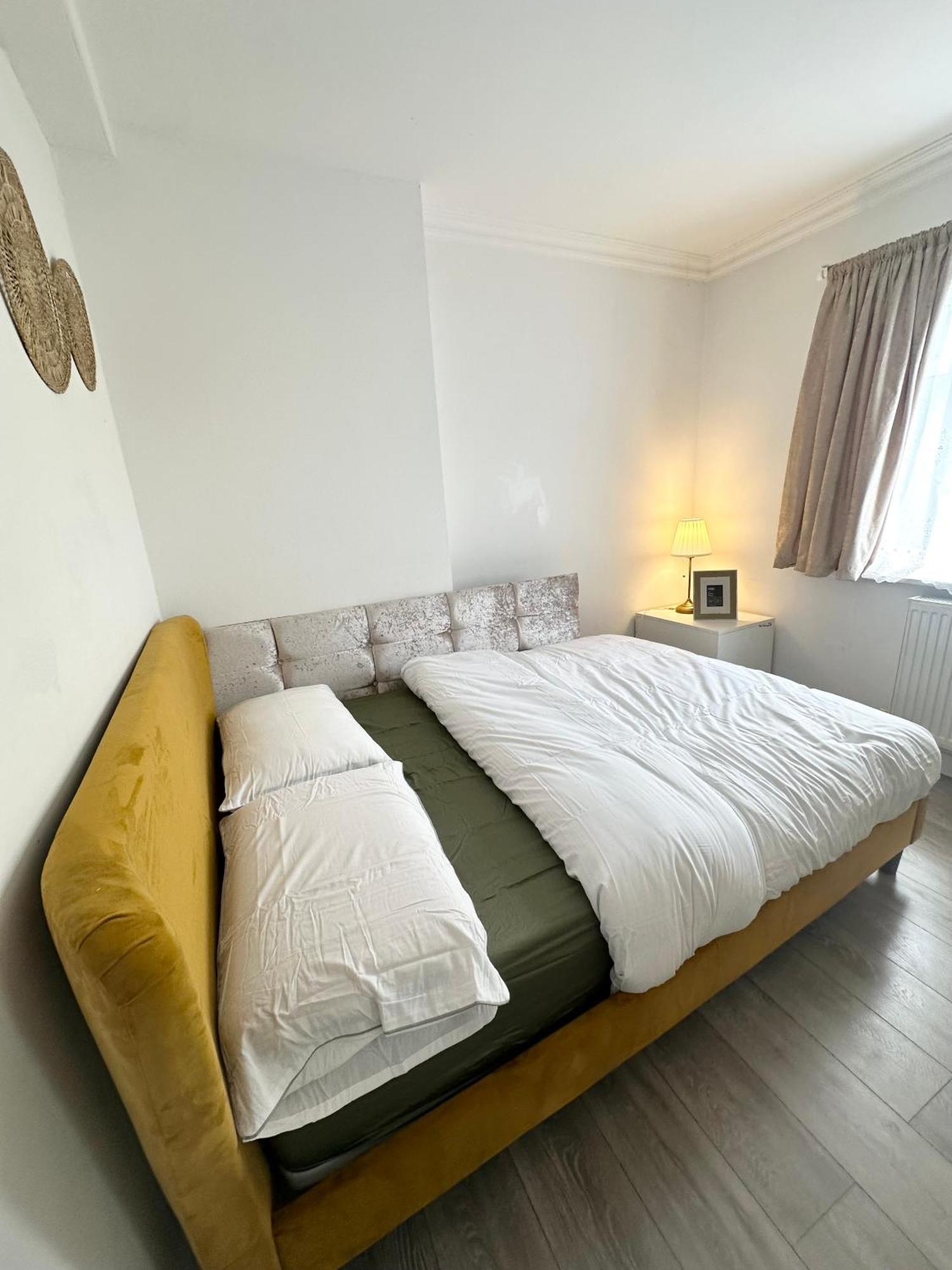 Beautiful Home In London With Easy Access To Central London 萨顿 外观 照片