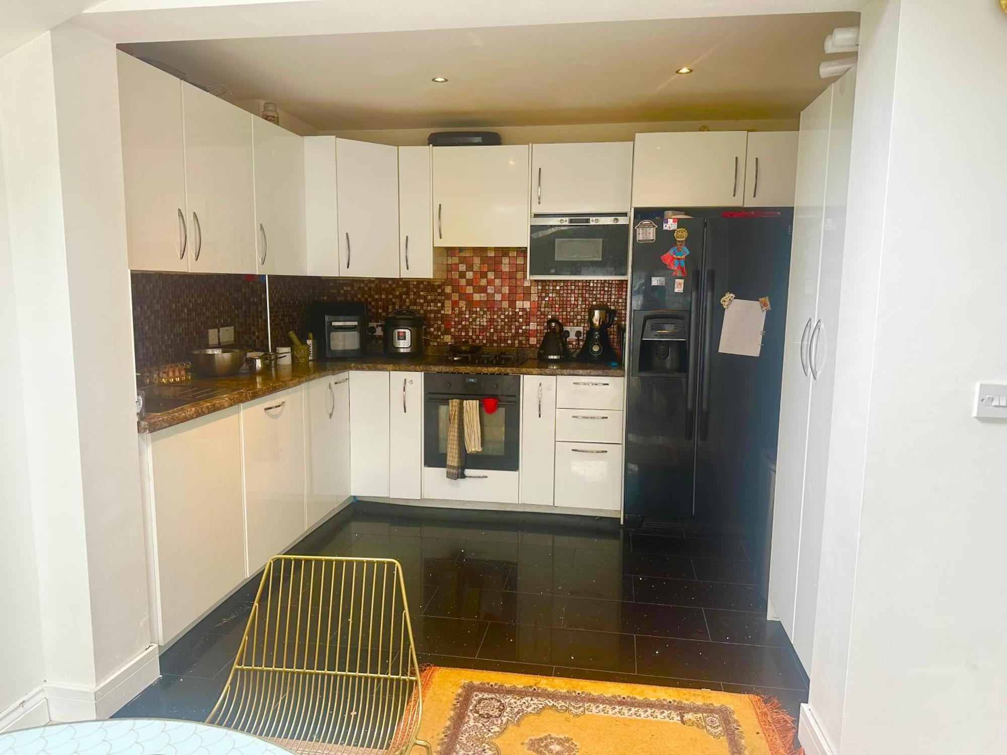 Beautiful Home In London With Easy Access To Central London 萨顿 外观 照片