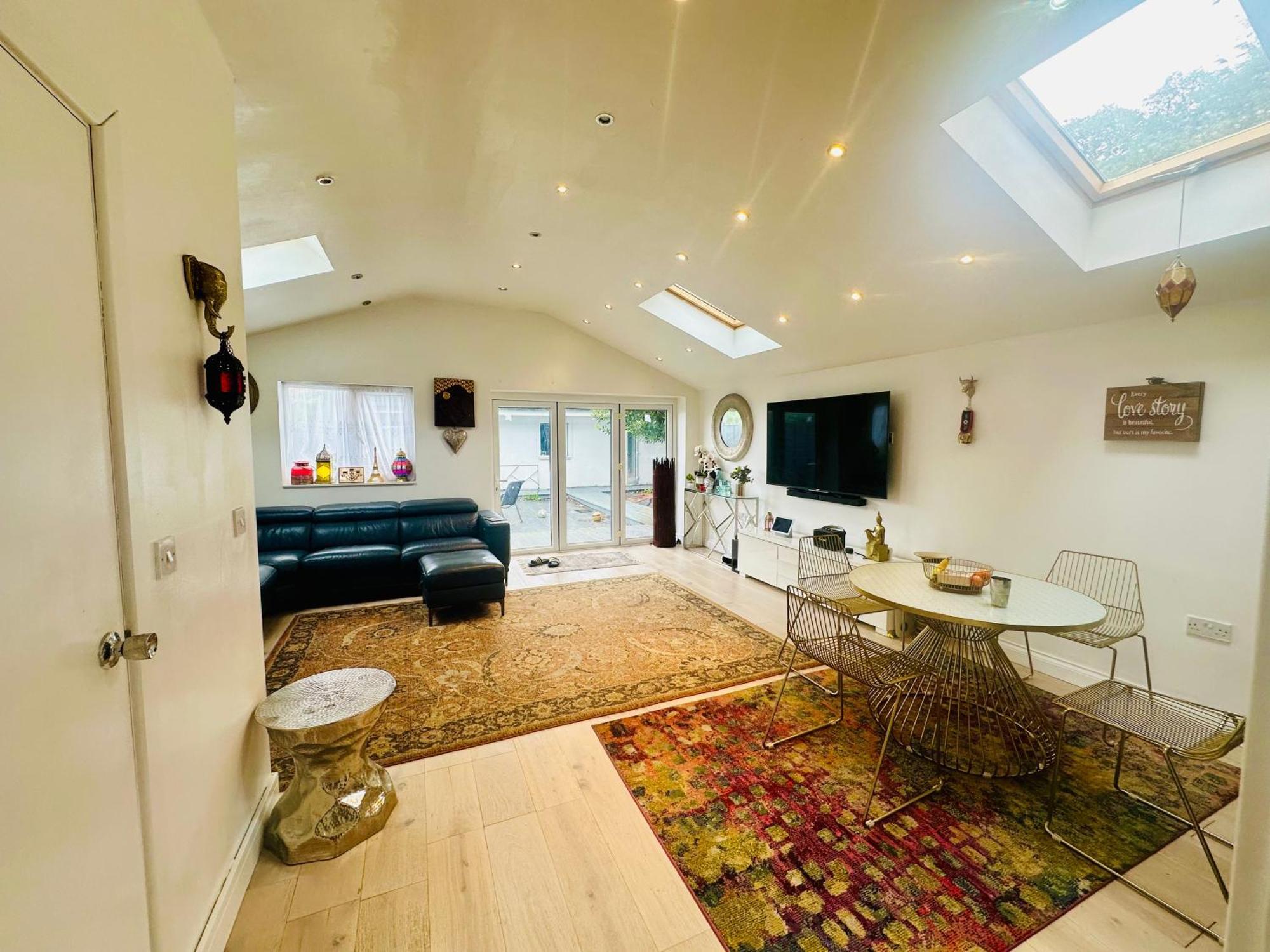 Beautiful Home In London With Easy Access To Central London 萨顿 外观 照片