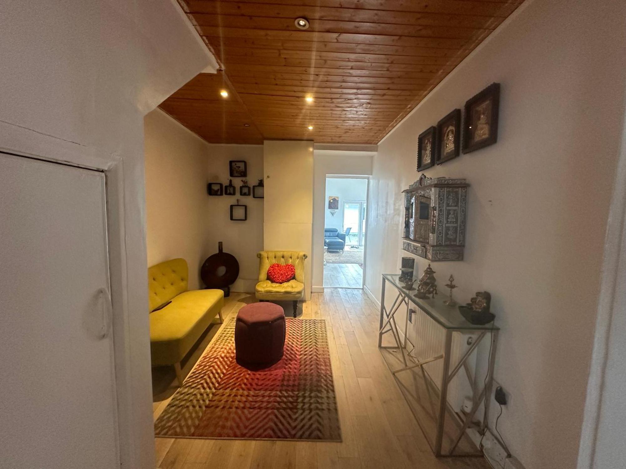 Beautiful Home In London With Easy Access To Central London 萨顿 外观 照片